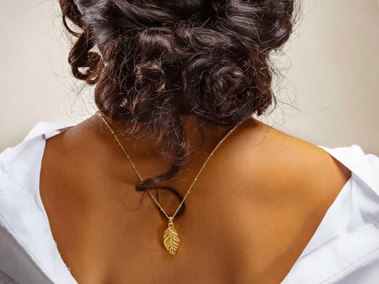 DE'AURA SINGLE LEAF NECKLACE image 0